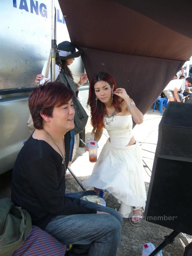 โก้-ธีรศักดิ์ ควง นุ๊ก-สุทธิดา ถ่ายMv. “เรามาร้องไห้กันเถอะ”