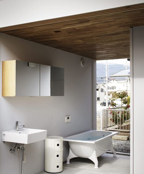 เป็นบ้านที่ไม่น่าอาบน้ำตอนกลางวัน Canopy House Designs: Home of Wakayama
