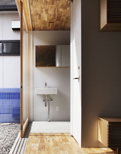 เป็นบ้านที่ไม่น่าอาบน้ำตอนกลางวัน Canopy House Designs: Home of Wakayama