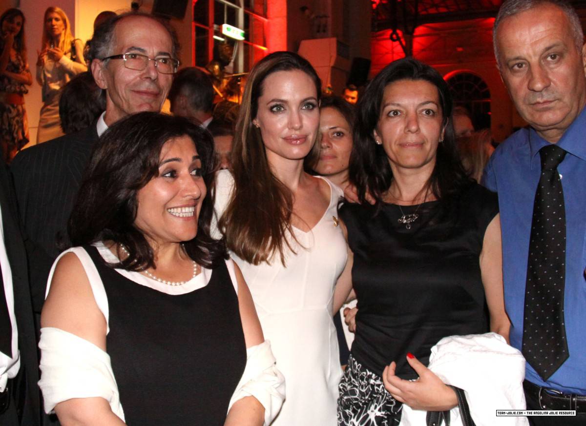 มิเชล โหย่ว Vs เเองเจลลิน่า โจลี่ 2นางพญาฮอลลี่วู๊ด 2 ฝั่งทวีป