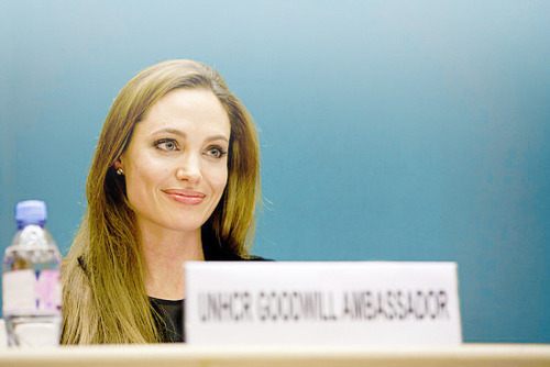 มิเชล โหย่ว Vs เเองเจลลิน่า โจลี่ 2นางพญาฮอลลี่วู๊ด 2 ฝั่งทวีป