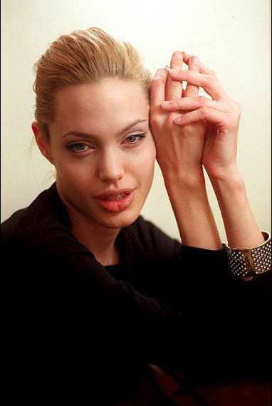 มิเชล โหย่ว Vs เเองเจลลิน่า โจลี่ 2นางพญาฮอลลี่วู๊ด 2 ฝั่งทวีป