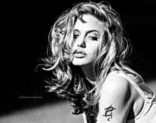 มิเชล โหย่ว Vs เเองเจลลิน่า โจลี่ 2นางพญาฮอลลี่วู๊ด 2 ฝั่งทวีป