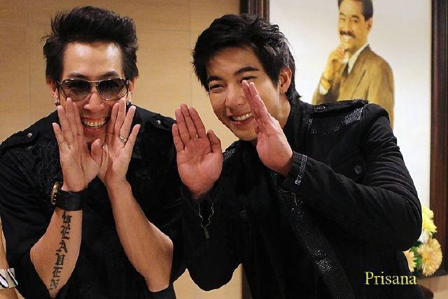 โตโน่ & เจ เจตริน @ งานแถลงข่าวคอนเสิร์ต เรวัต พุทธินันทน์ น้องร้องเพลงพี่ 15 ปี ที่คิดถึง