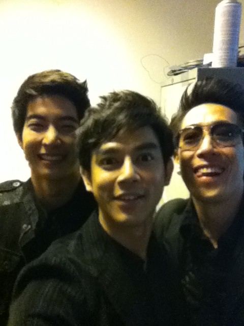 โตโน่ & เจ เจตริน @ งานแถลงข่าวคอนเสิร์ต เรวัต พุทธินันทน์ น้องร้องเพลงพี่ 15 ปี ที่คิดถึง