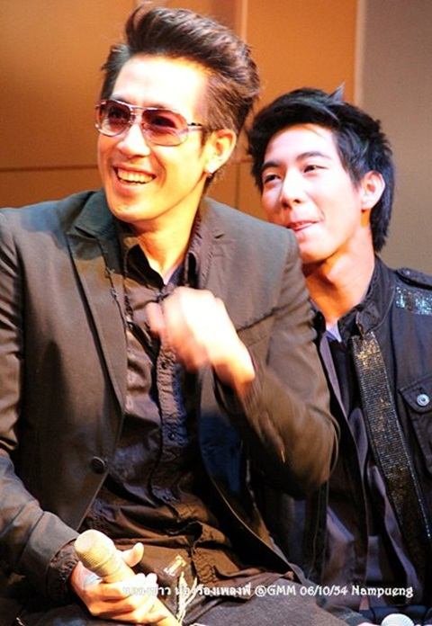 โตโน่ & เจ เจตริน @ งานแถลงข่าวคอนเสิร์ต เรวัต พุทธินันทน์ น้องร้องเพลงพี่ 15 ปี ที่คิดถึง