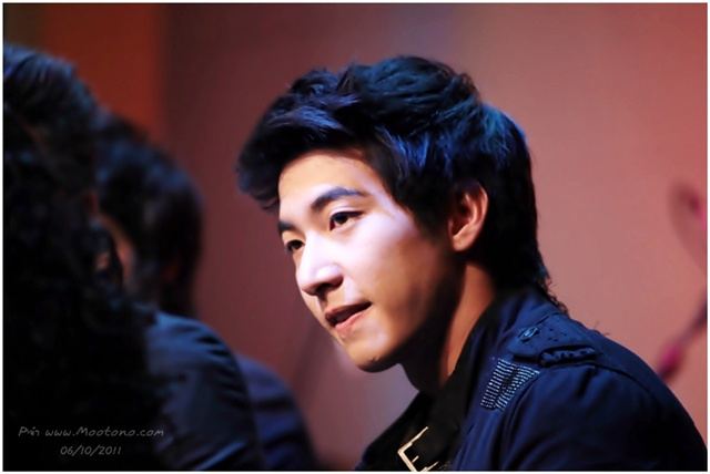 โตโน่ & เจ เจตริน @ งานแถลงข่าวคอนเสิร์ต เรวัต พุทธินันทน์ น้องร้องเพลงพี่ 15 ปี ที่คิดถึง