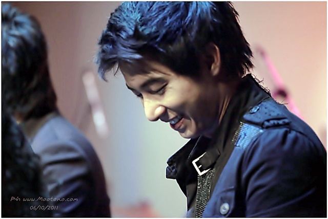 โตโน่ & เจ เจตริน @ งานแถลงข่าวคอนเสิร์ต เรวัต พุทธินันทน์ น้องร้องเพลงพี่ 15 ปี ที่คิดถึง