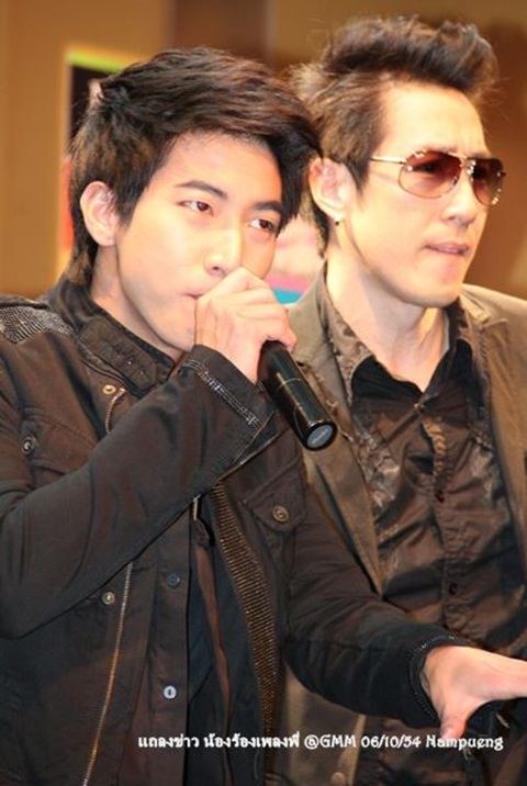 โตโน่ & เจ เจตริน @ งานแถลงข่าวคอนเสิร์ต เรวัต พุทธินันทน์ น้องร้องเพลงพี่ 15 ปี ที่คิดถึง