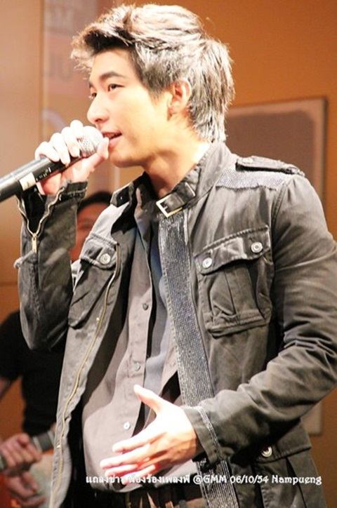 โตโน่ & เจ เจตริน @ งานแถลงข่าวคอนเสิร์ต เรวัต พุทธินันทน์ น้องร้องเพลงพี่ 15 ปี ที่คิดถึง