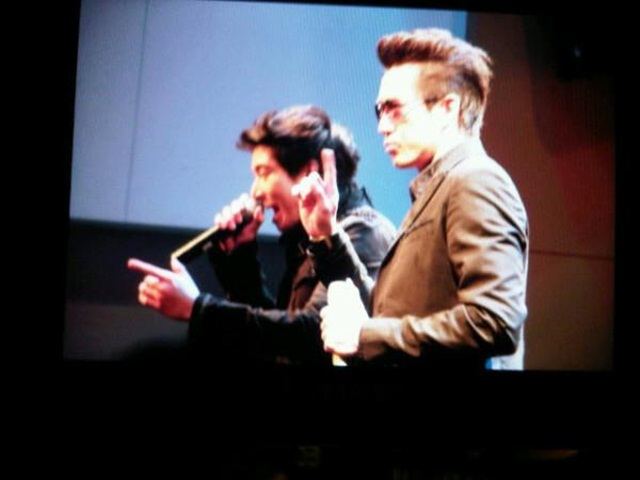 โตโน่ & เจ เจตริน @ งานแถลงข่าวคอนเสิร์ต เรวัต พุทธินันทน์ น้องร้องเพลงพี่ 15 ปี ที่คิดถึง