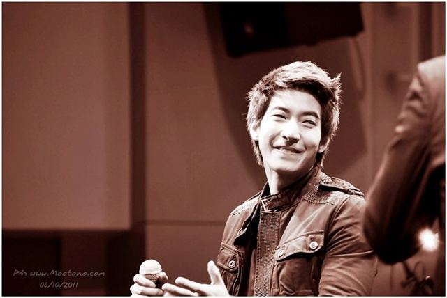 โตโน่ & เจ เจตริน @ งานแถลงข่าวคอนเสิร์ต เรวัต พุทธินันทน์ น้องร้องเพลงพี่ 15 ปี ที่คิดถึง