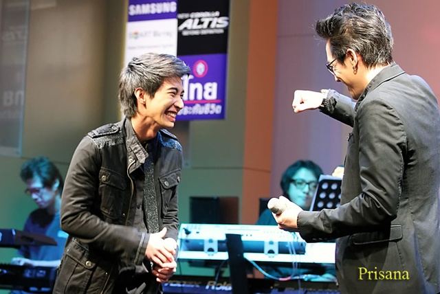 โตโน่ & เจ เจตริน @ งานแถลงข่าวคอนเสิร์ต เรวัต พุทธินันทน์ น้องร้องเพลงพี่ 15 ปี ที่คิดถึง