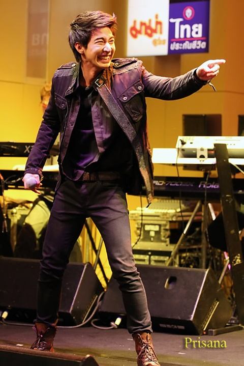 โตโน่ & เจ เจตริน @ งานแถลงข่าวคอนเสิร์ต เรวัต พุทธินันทน์ น้องร้องเพลงพี่ 15 ปี ที่คิดถึง