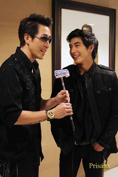 โตโน่ & เจ เจตริน @ งานแถลงข่าวคอนเสิร์ต เรวัต พุทธินันทน์ น้องร้องเพลงพี่ 15 ปี ที่คิดถึง