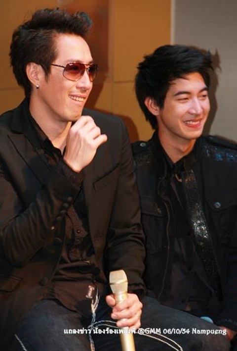 โตโน่ & เจ เจตริน @ งานแถลงข่าวคอนเสิร์ต เรวัต พุทธินันทน์ น้องร้องเพลงพี่ 15 ปี ที่คิดถึง