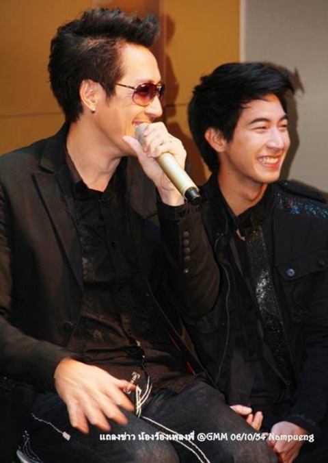โตโน่ & เจ เจตริน @ งานแถลงข่าวคอนเสิร์ต เรวัต พุทธินันทน์ น้องร้องเพลงพี่ 15 ปี ที่คิดถึง