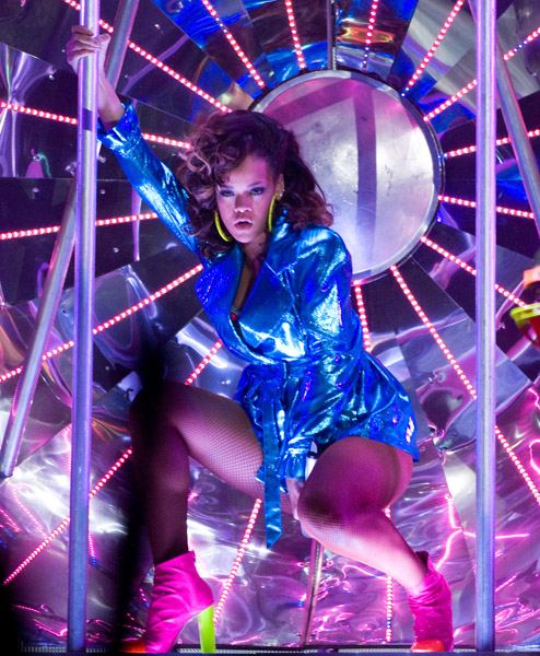 Rihanna โชว์ X ที่ London!!!