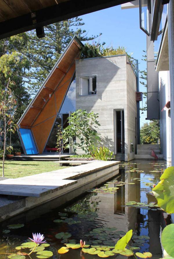 Plastic Roof House by Mitchell and Stout Architects