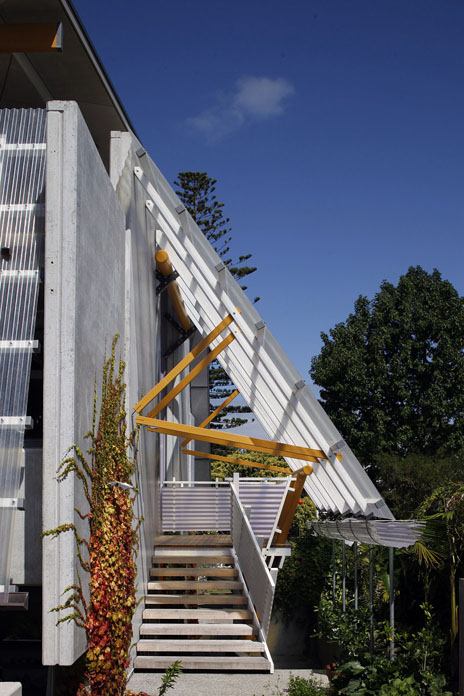 Plastic Roof House by Mitchell and Stout Architects