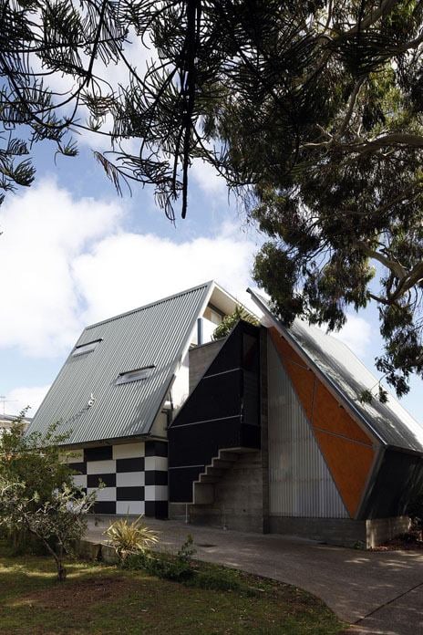 Plastic Roof House by Mitchell and Stout Architects