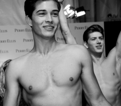 เลือกสักคน