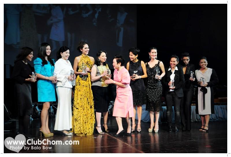 ชมพู่ อารยา กับรางวัลผู้หญิงทรงอิทธิพลแห่งปี (Fashion Icon)