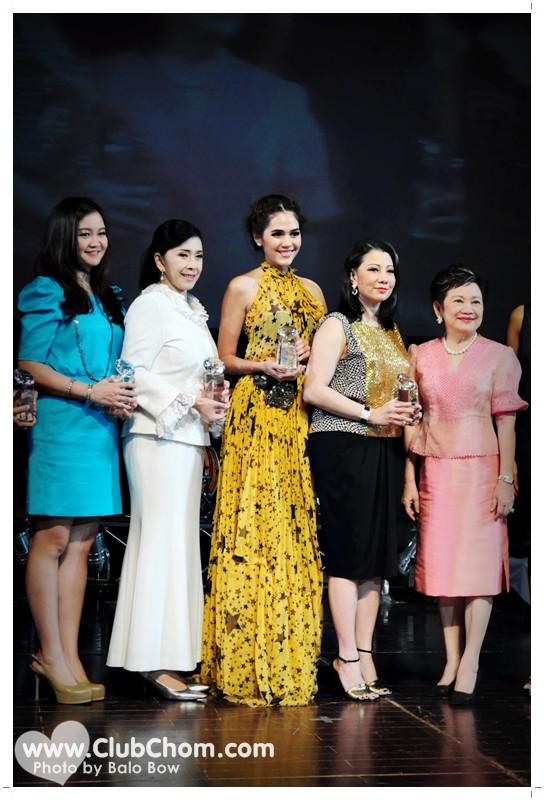 ชมพู่ อารยา กับรางวัลผู้หญิงทรงอิทธิพลแห่งปี (Fashion Icon)