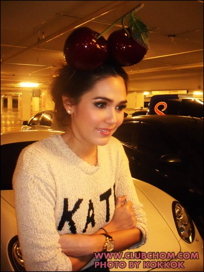 ชมพู่ อารยา รับรางวัลจากแพรวในสาขา Most Influential women of the year 2011