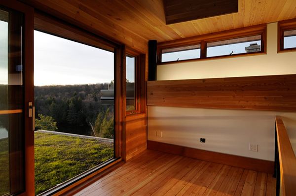 Ontario Eco House Operates Off the Grid