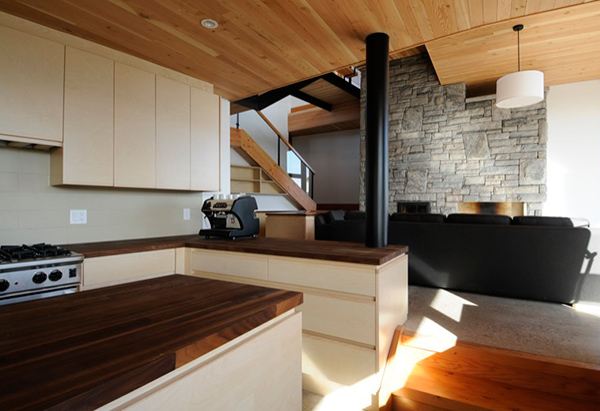 Ontario Eco House Operates Off the Grid