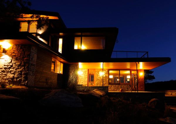 Ontario Eco House Operates Off the Grid