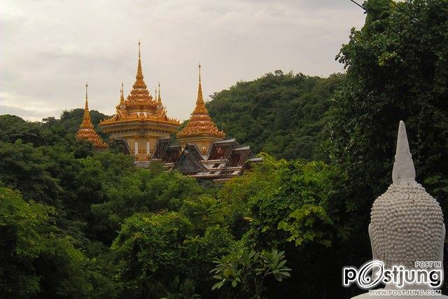 บรรยากาศภายในวัดพระบาทน้ำพุ จังหวัดลพบุรี