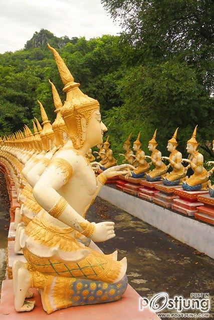 บรรยากาศภายในวัดพระบาทน้ำพุ จังหวัดลพบุรี