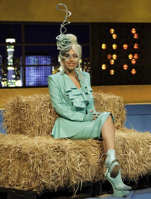 Lady Gaga 2 ชุด ใหม่