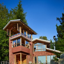 Lakefront Cottage Design Idea: observation loft