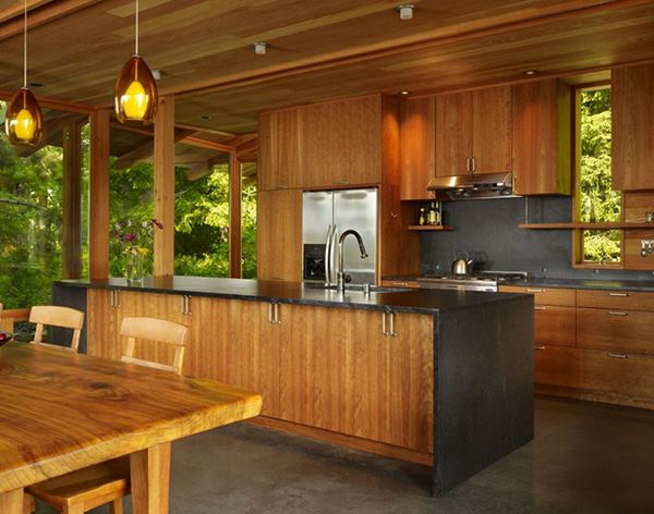 Lakefront Cottage Design Idea: observation loft