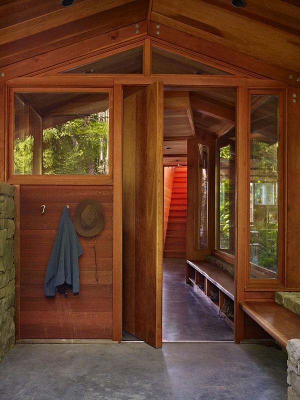 Lakefront Cottage Design Idea: observation loft