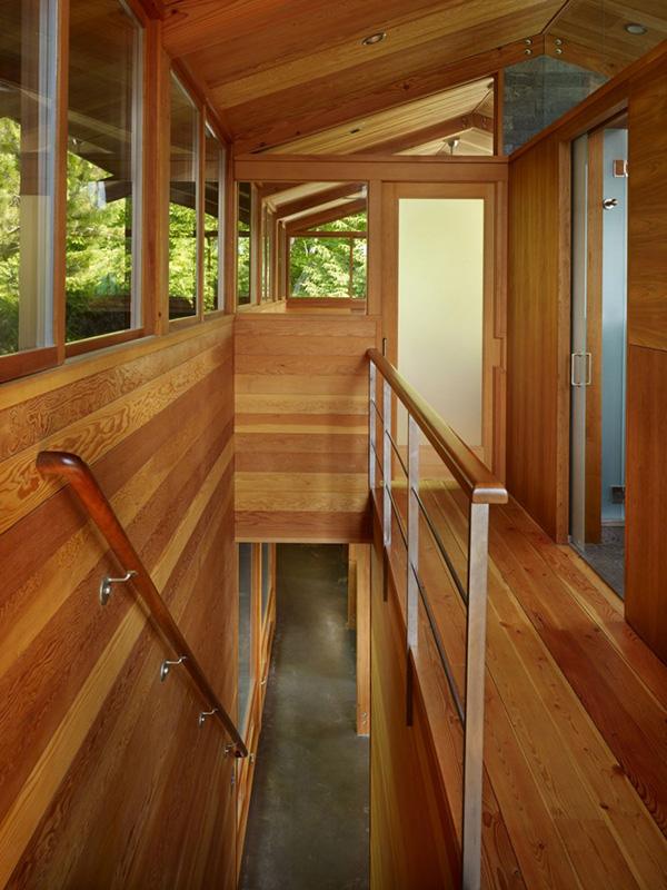 Lakefront Cottage Design Idea: observation loft