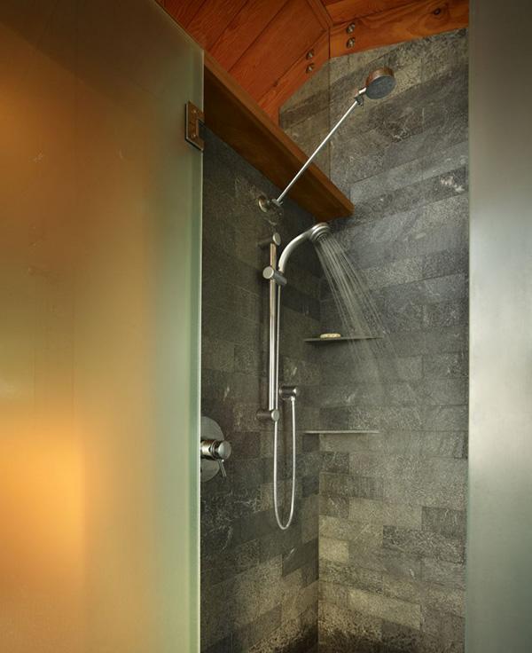 Lakefront Cottage Design Idea: observation loft