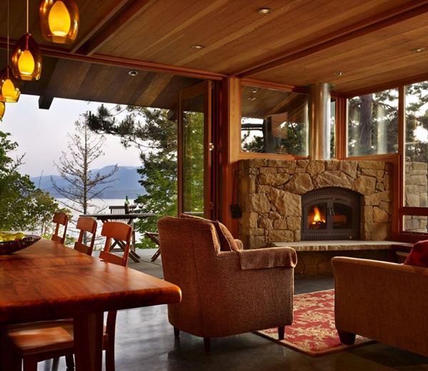 Lakefront Cottage Design Idea: observation loft