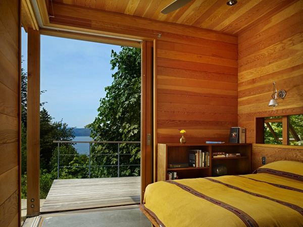 Lakefront Cottage Design Idea: observation loft