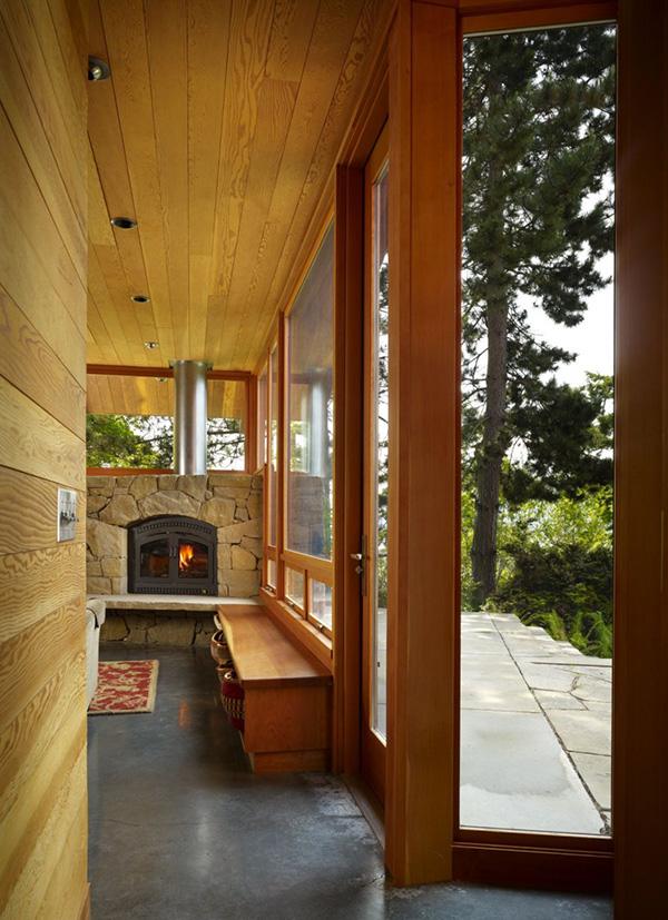 Lakefront Cottage Design Idea: observation loft