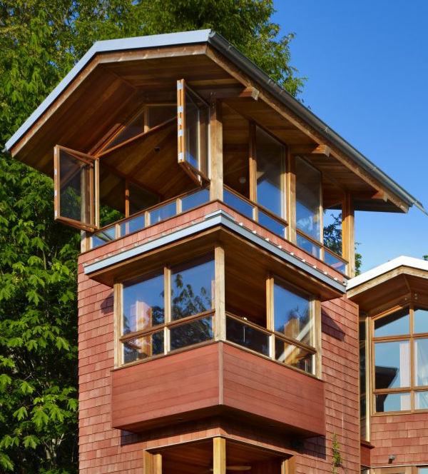 Lakefront Cottage Design Idea: observation loft