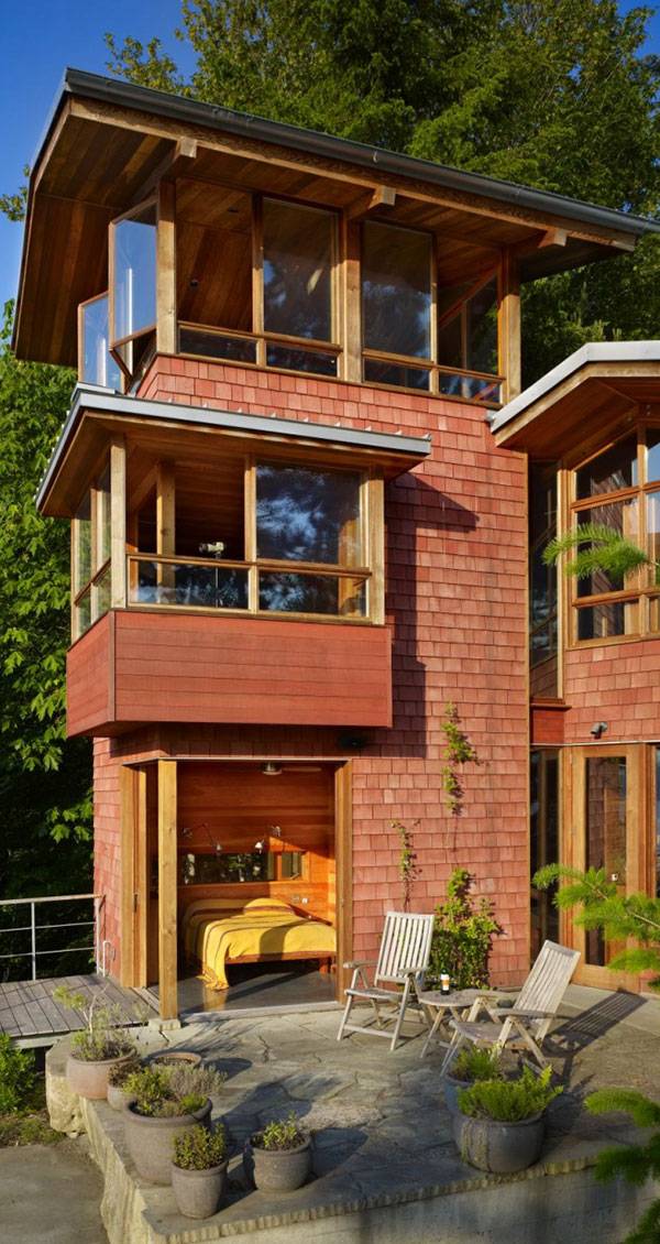 Lakefront Cottage Design Idea: observation loft