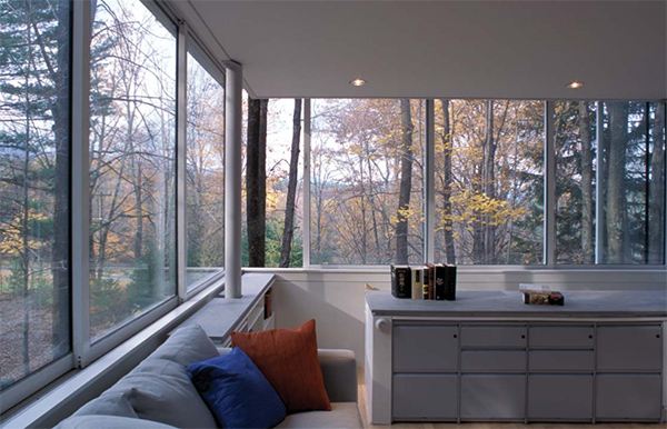 เหมือนฐานลับกลางป่า ชอบจังHave a wooded lot? Time to build a forest book nook!