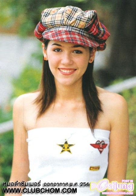 สวยงามไปกับ"ชมพู่ อารยา"ในตำเเหน่ง"ผู้ทรงอิทธิพลหญิงเเห่งปี"!!