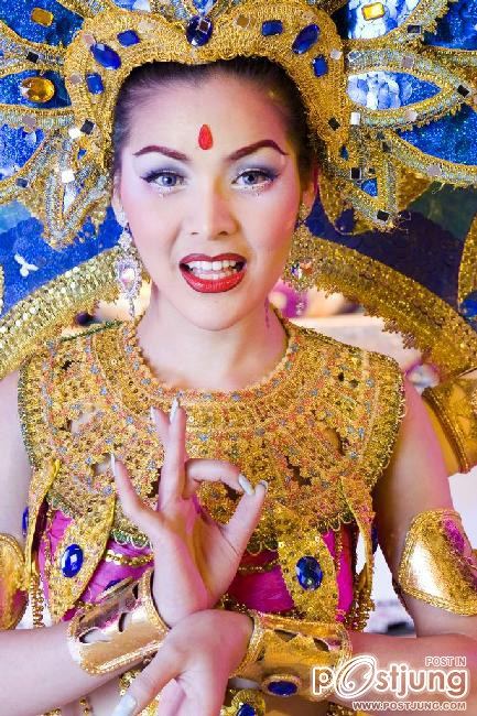 เอาชุดนางโชว์ สวยๆๆมาฝาก สาวๆๆสวยๆๆทั้งหลาย