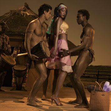 ไฮแฟชั่น เต้นรำชนพื้นเมืองแอฟริกา กับ นายแบบ