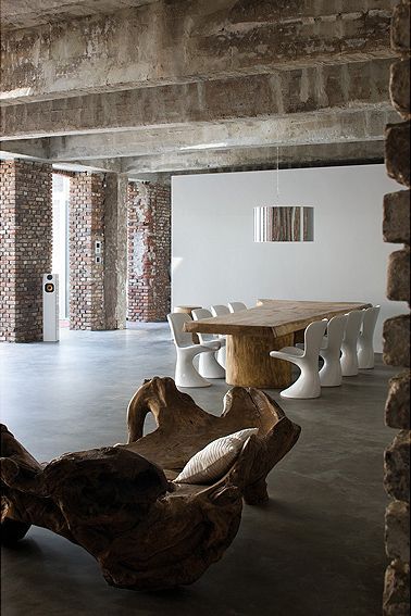 น่าจะทำเป็นผับ^บาร์มากกว่าบ้านนะExposed Brick House by AABE